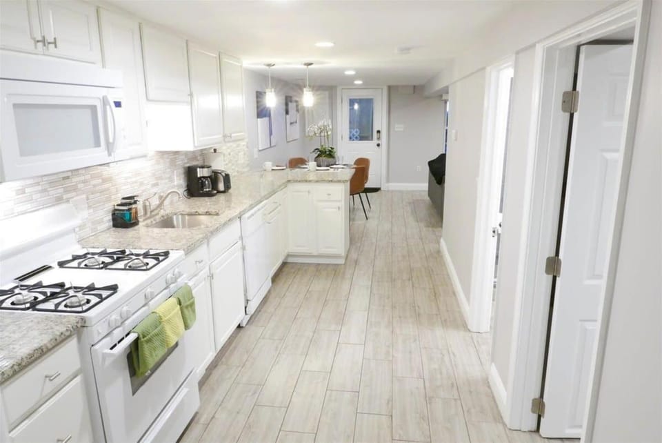 Federalist Style Rowhouse sleeps 4 with parking Apartment in District of Columbia