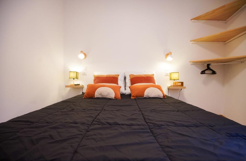 Appartement rénové 6 pers, Vue Montagne, Balcon Sud, Centre ville 5min Télécabine Cabin in Bolquère
