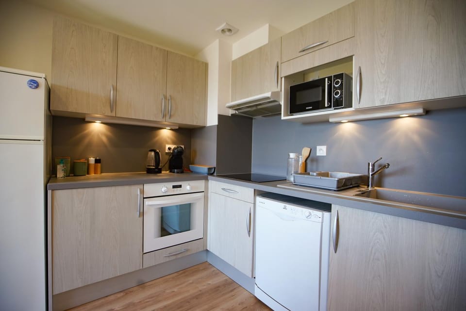 Appartement rénové 6 pers, Vue Montagne, Balcon Sud, Centre ville 5min Télécabine Cabin in Bolquère