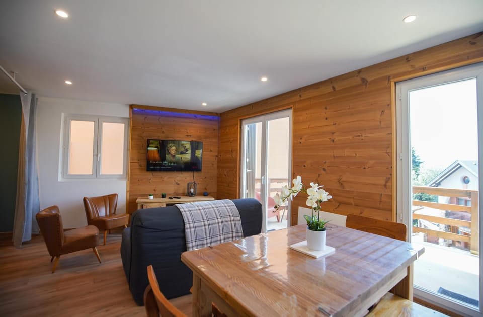 TV and multimedia, Living room, Dining area
