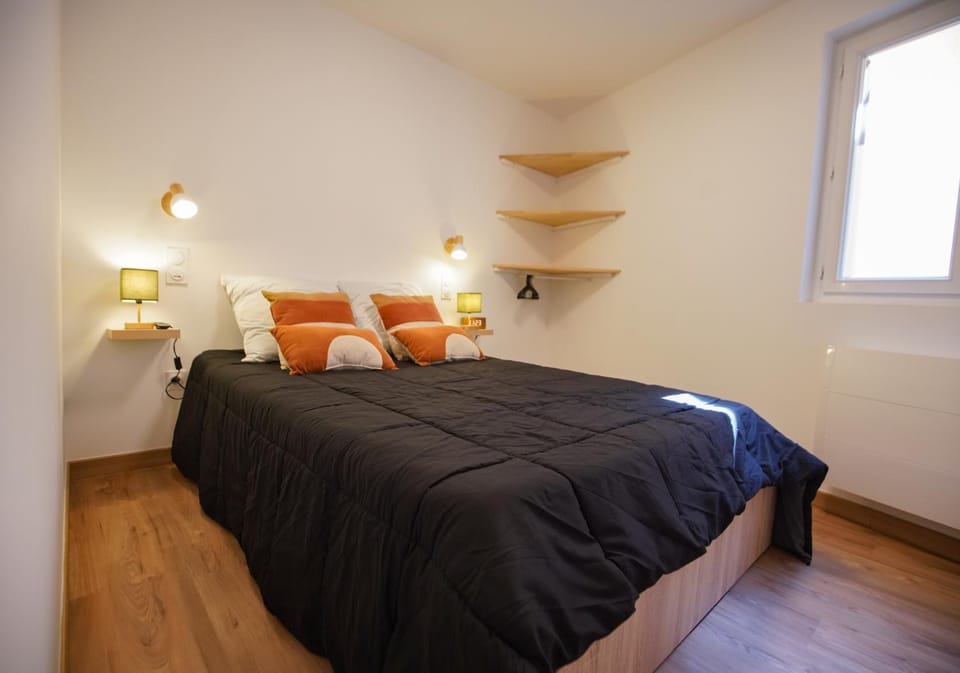 Appartement rénové 6 pers, Vue Montagne, Balcon Sud, Centre ville 5min Télécabine Cabin in Bolquère