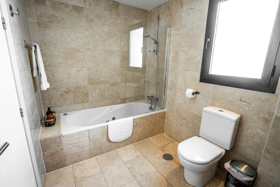 Hot Tub, Bathroom