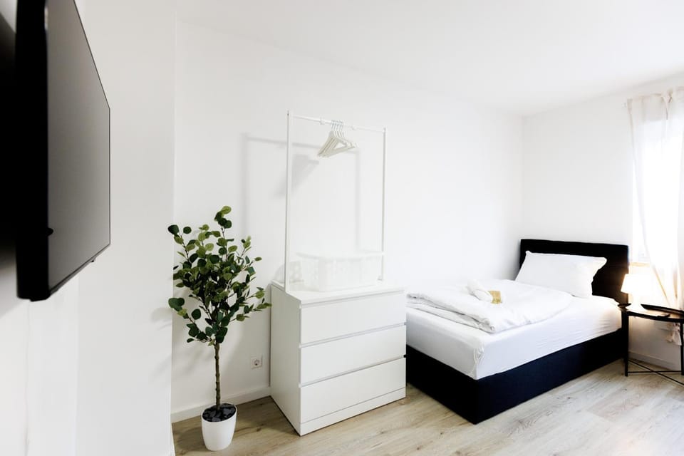 Bed, TV and multimedia, Photo of the whole room, Evening entertainment, Bedroom