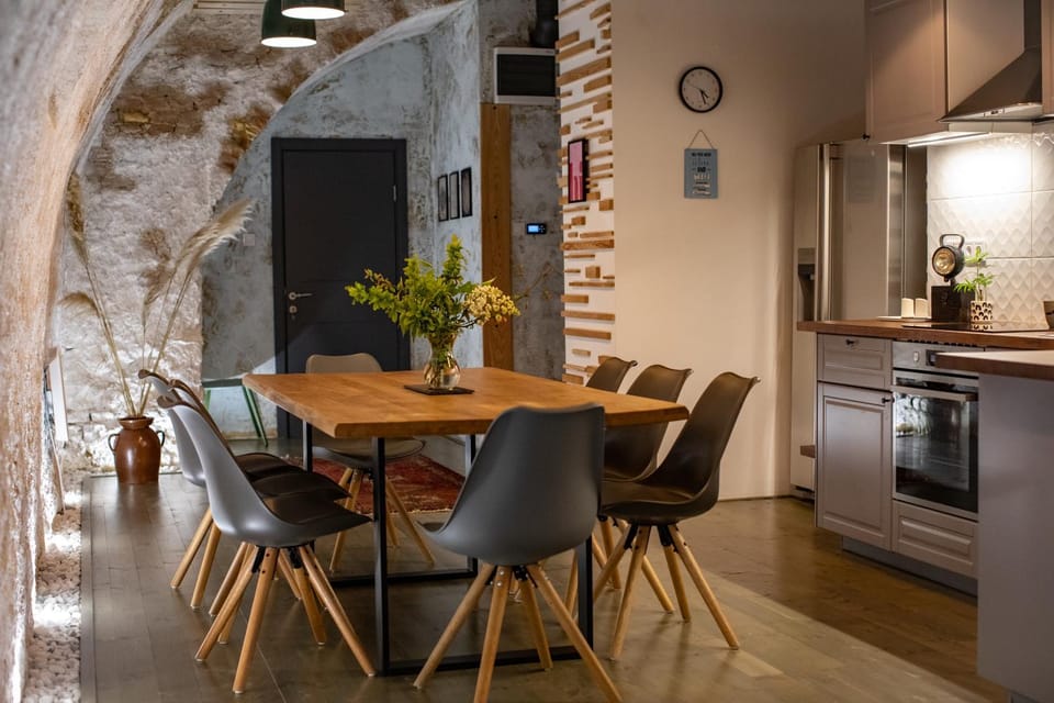 Coffee/tea facilities, Kitchen or kitchenette, oven, pet friendly, pet friendly, stove, kitchen