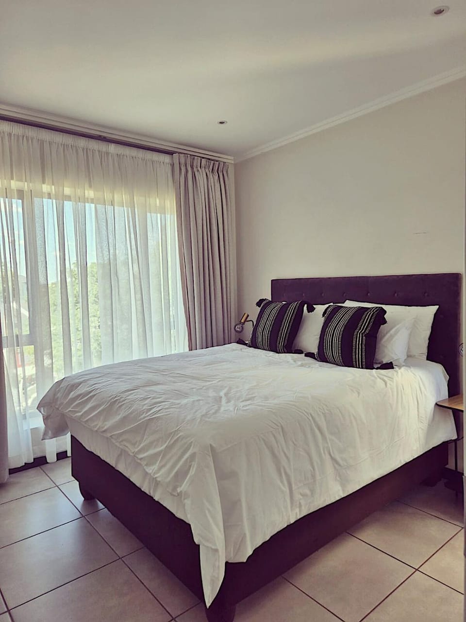 Bright & Airy Lonehill Apartment Apartment in Sandton