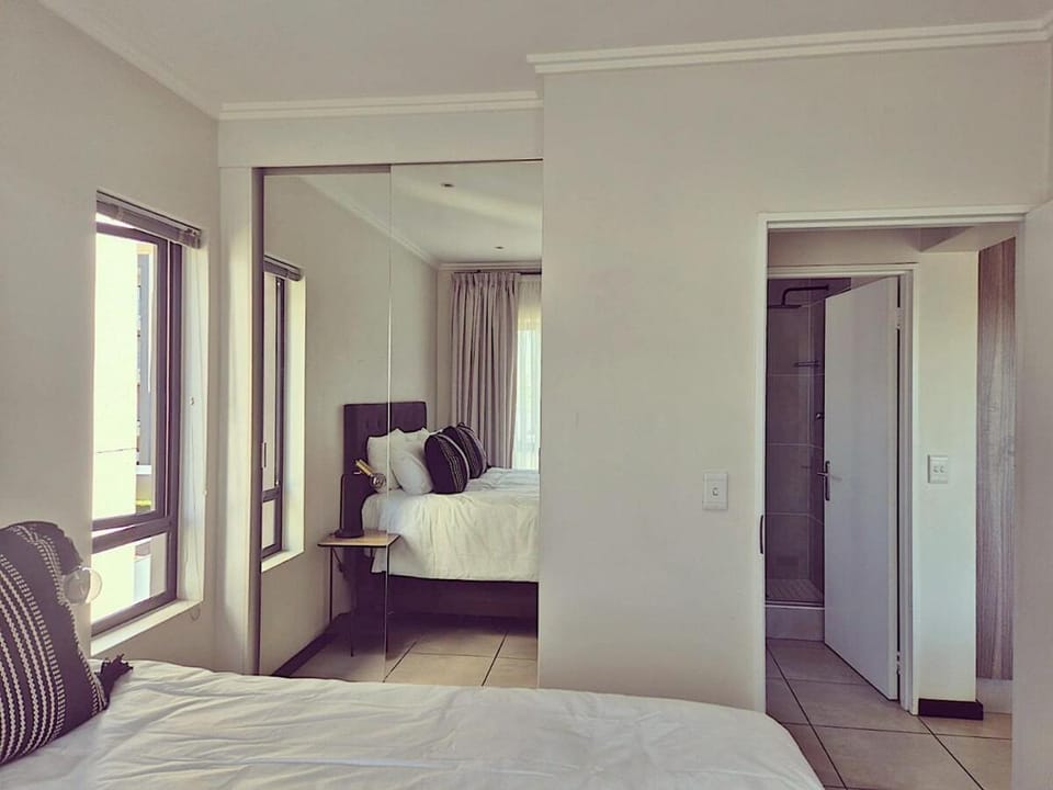 Bright & Airy Lonehill Apartment Apartment in Sandton