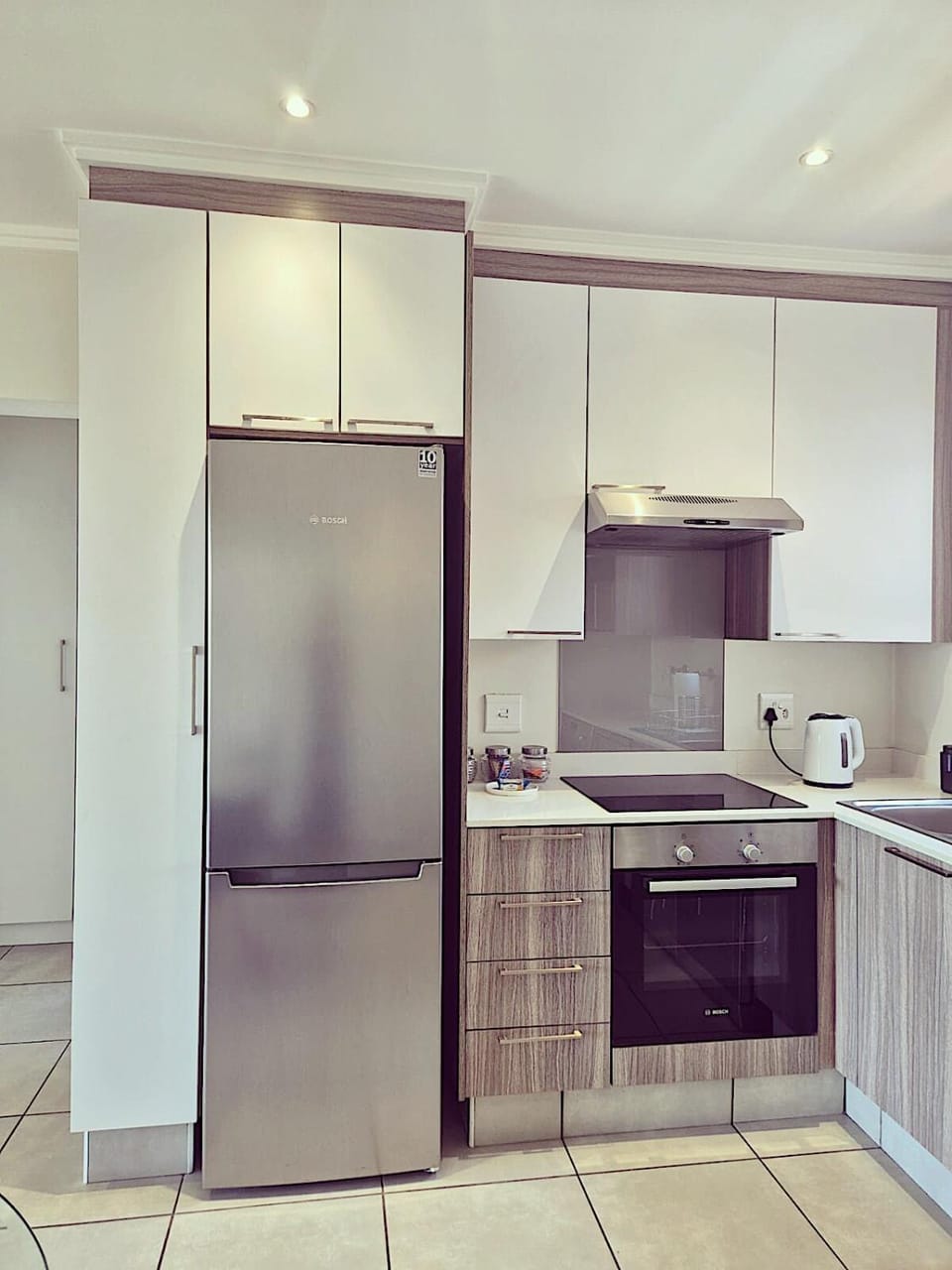 Bright & Airy Lonehill Apartment Apartment in Sandton