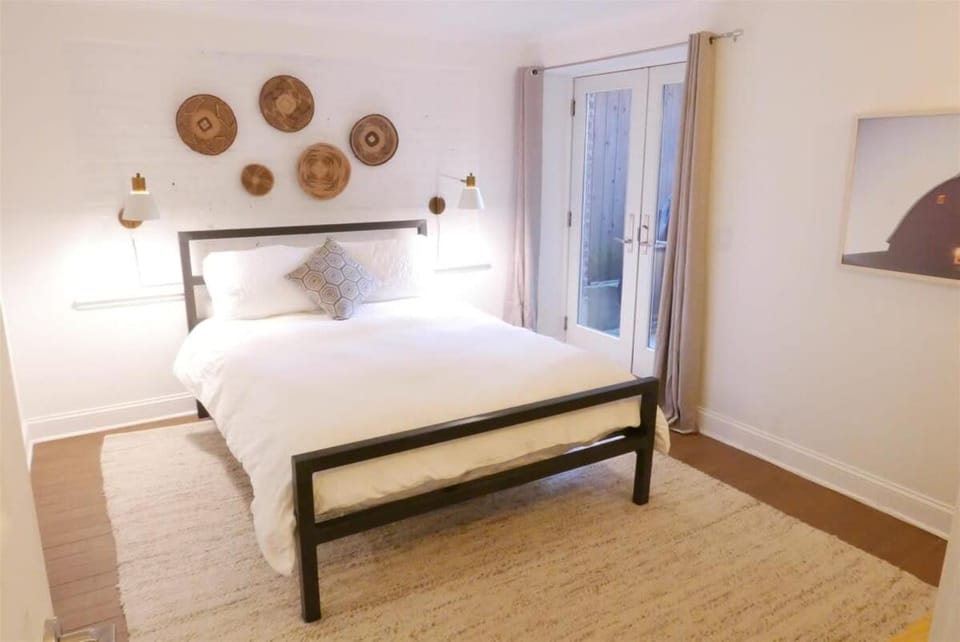 Heart of Mount Pleasant - with parking Apartment in Arlington
