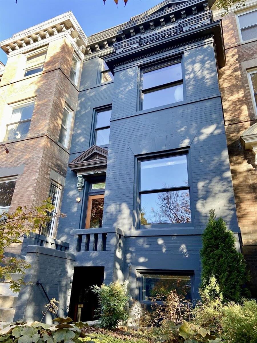 Heart of Mount Pleasant - with parking Apartment in Arlington