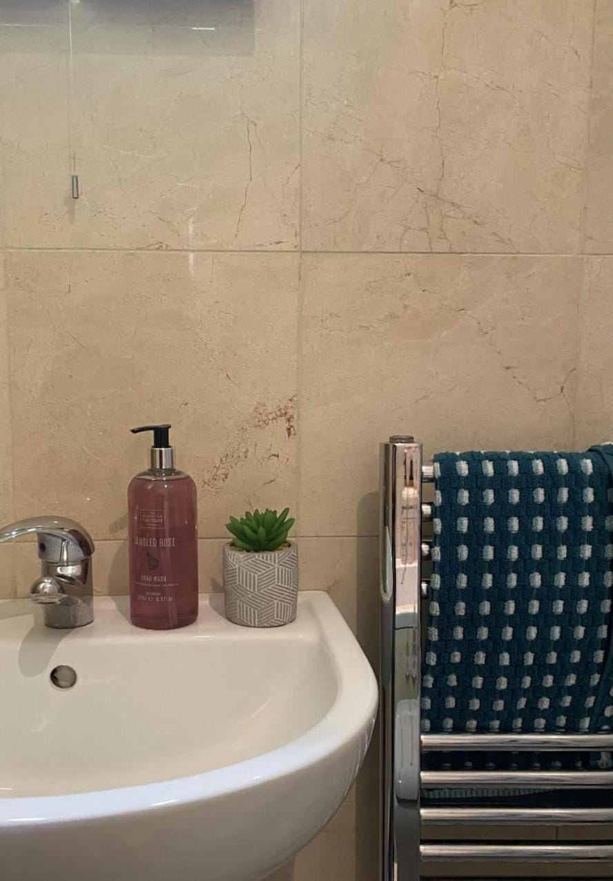 Shower, Bathroom, towels