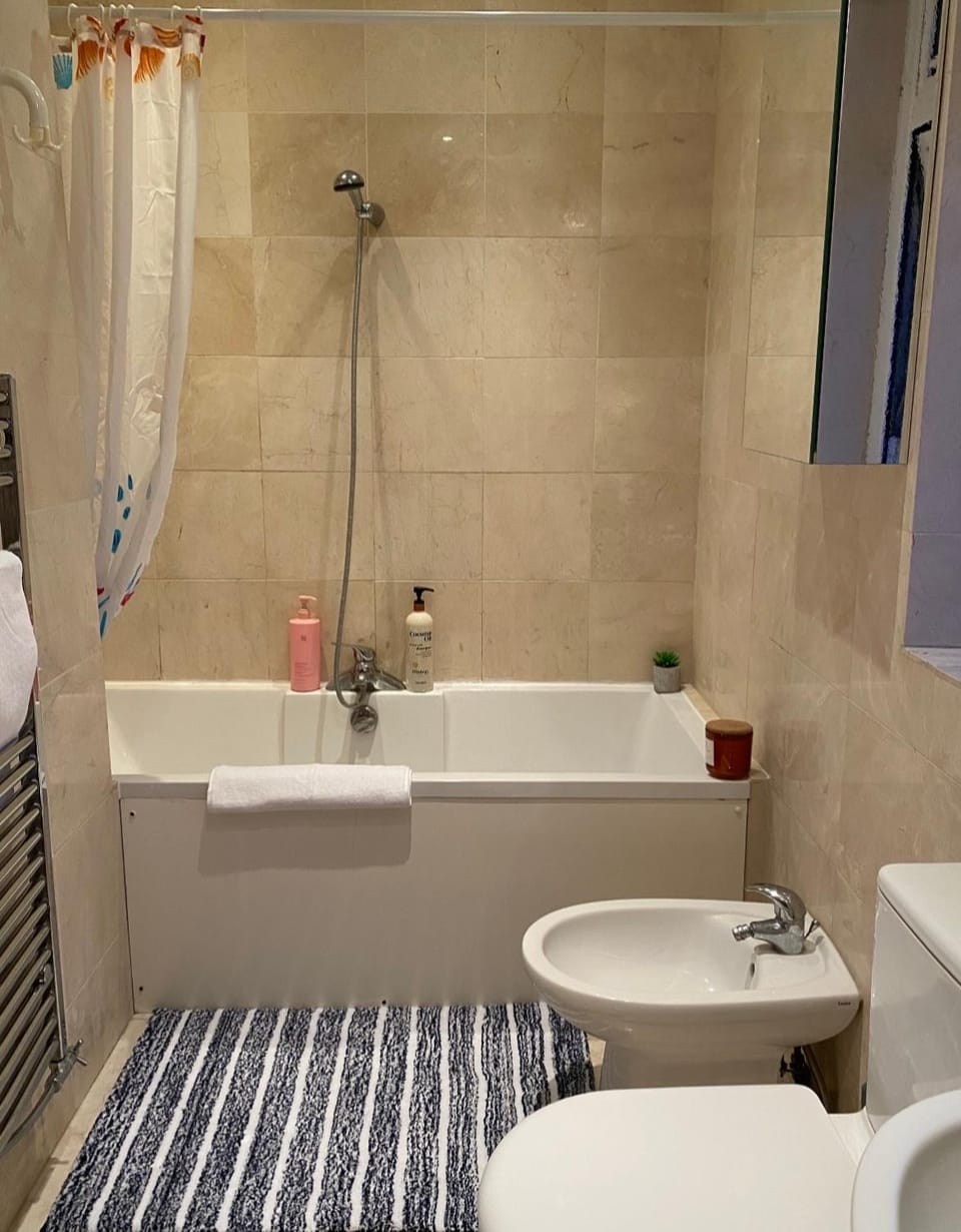 Prime Location London W5 Bed and Breakfast in London Borough of Ealing