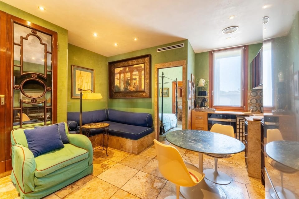 Living room, Dining area