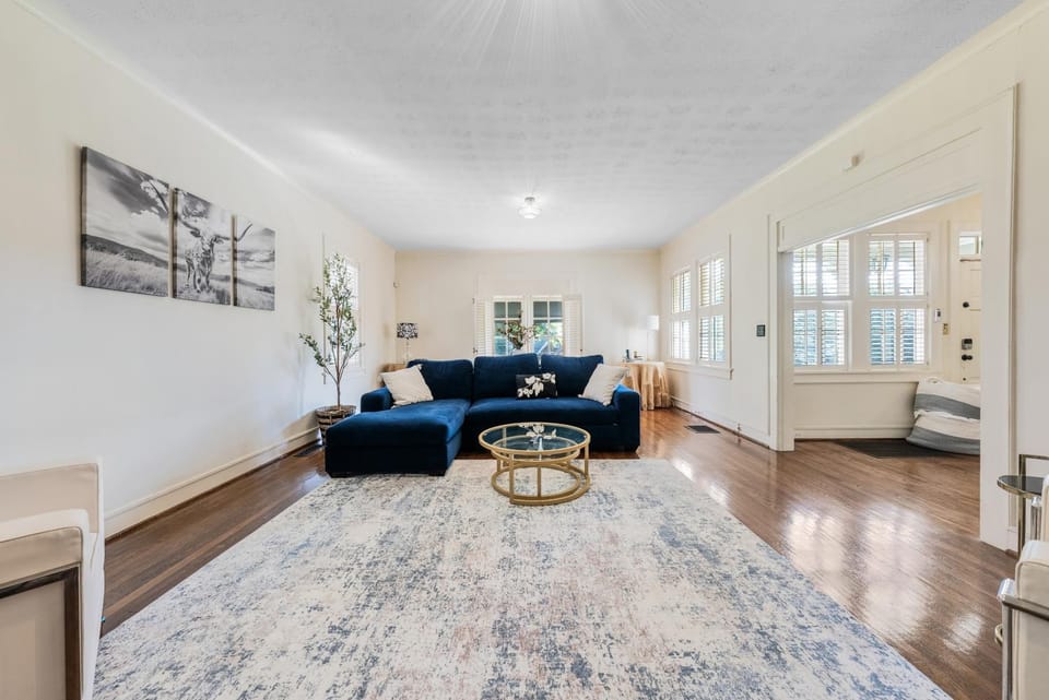Group Getaway in a Grand Historic Home 15 minutes to Fort Benning Sleeps 10 Villa in Columbus