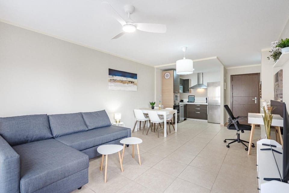 TV and multimedia, Kitchen or kitchenette, Living room, Seating area, Dining area