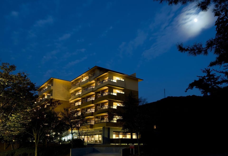 Facade/entrance, Night