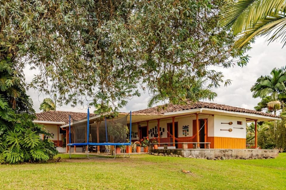 Casa Campestre con Jacuzzi y 4 habitaciones en Pereira House in Risaralda