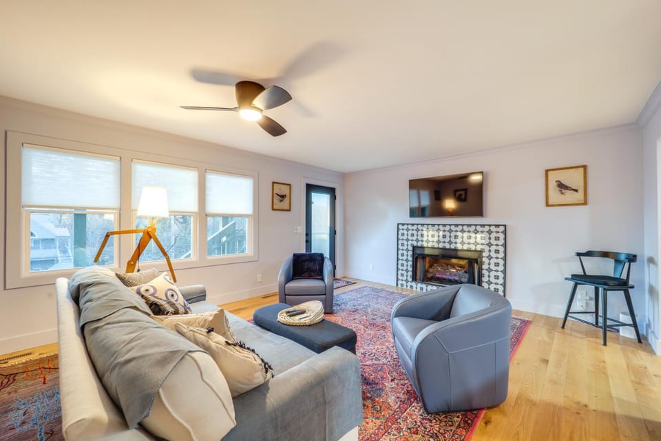 Steps to Dtwn & Fabulous Restaurants: Chic Condo House in Blowing Rock