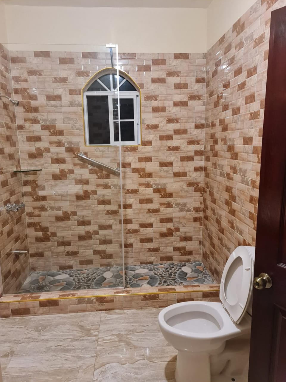 Shower, Toilet