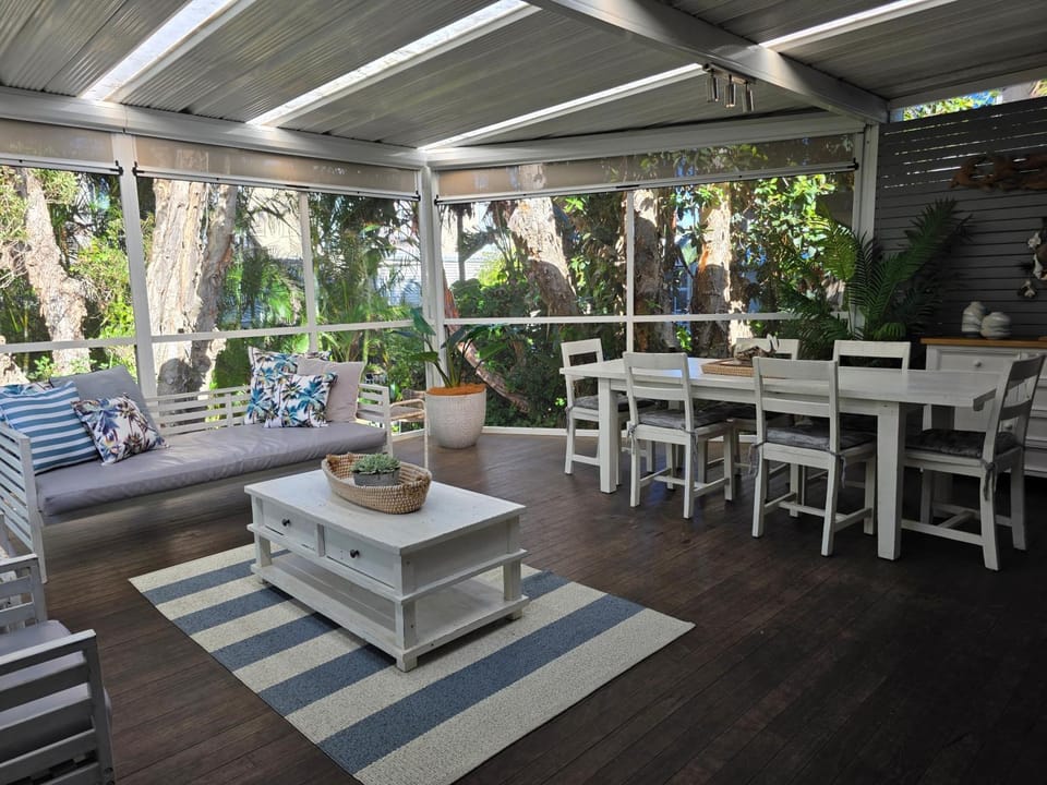 Garden, Balcony/Terrace, Living room, Seating area, Dining area, Garden view