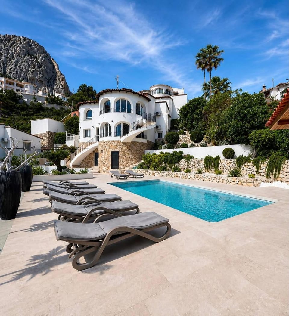Luxury Villa with Mediterranean and Calpe City Villa in Calp