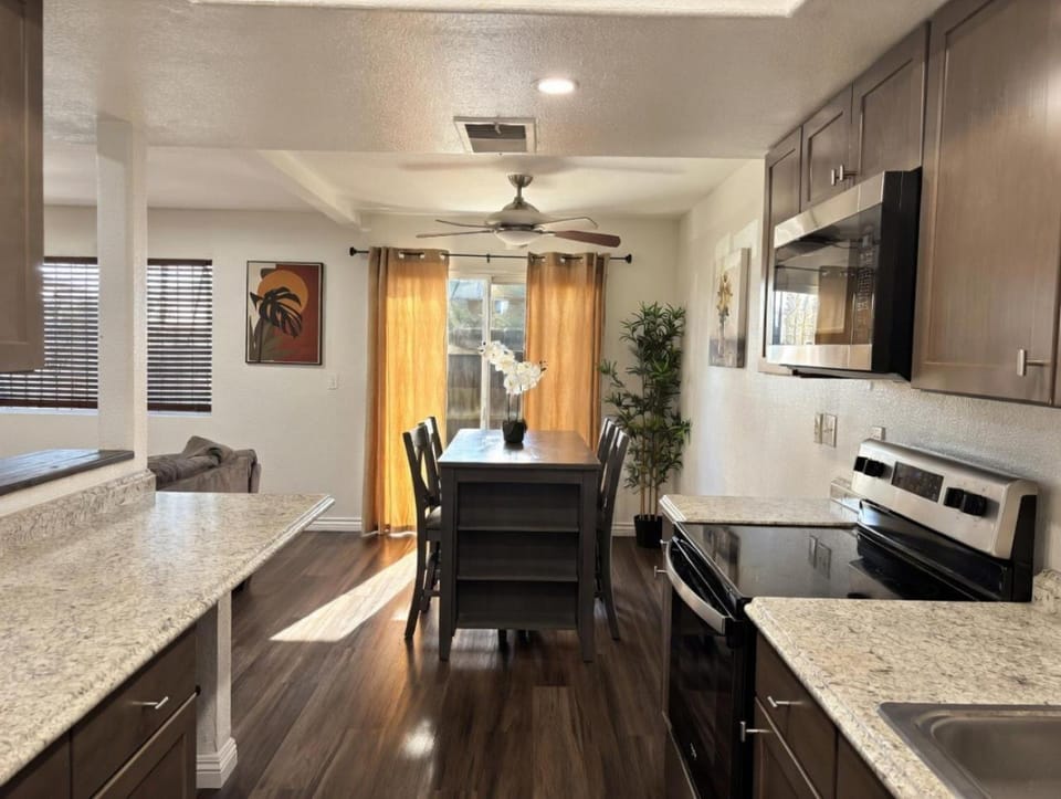 2bed 1bath Downtown El Centro The Village Apartment in El Centro
