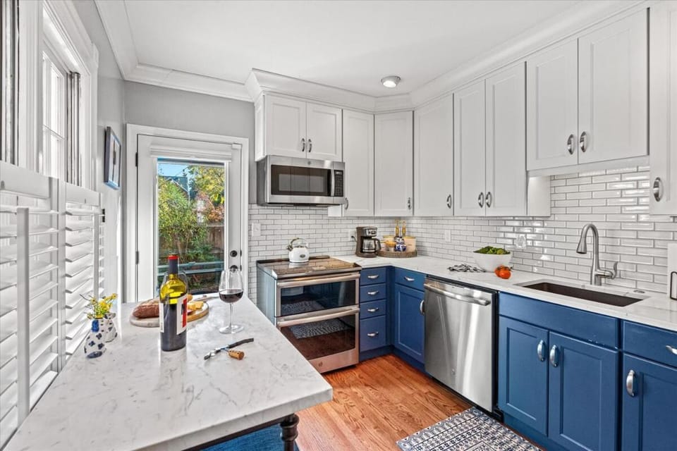 Kitchen or kitchenette, Dining area, dishwasher, oven, stove, toaster