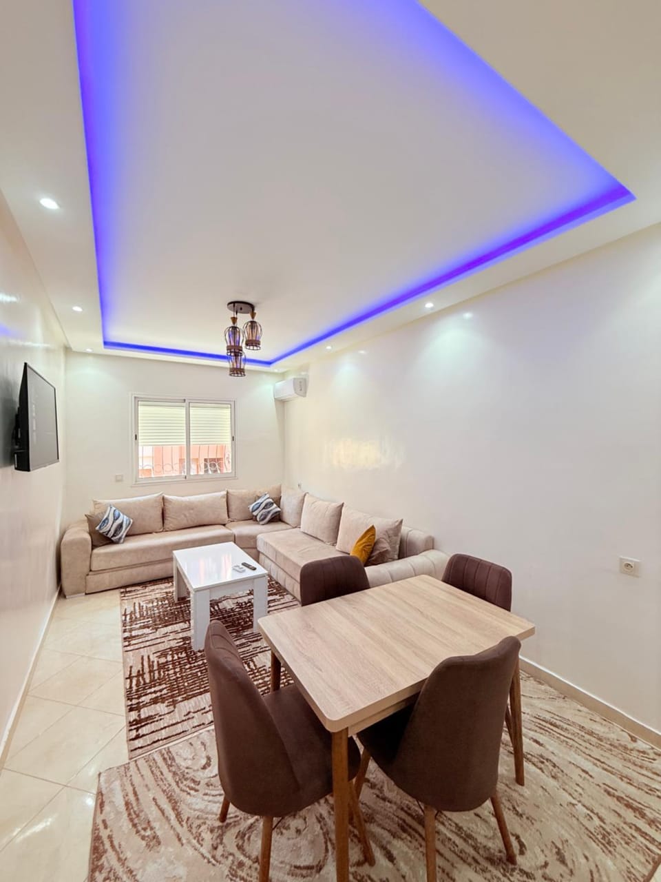 Communal lounge/ TV room, Living room, Dining area