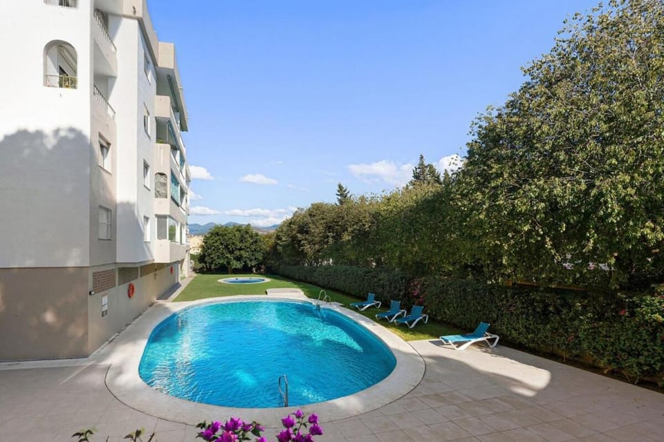 Property building, Day, Natural landscape, Garden, Pool view
