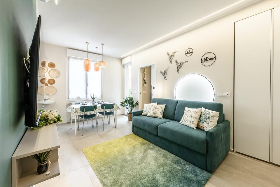 Communal lounge/ TV room, TV and multimedia, Living room, Seating area, Evening entertainment