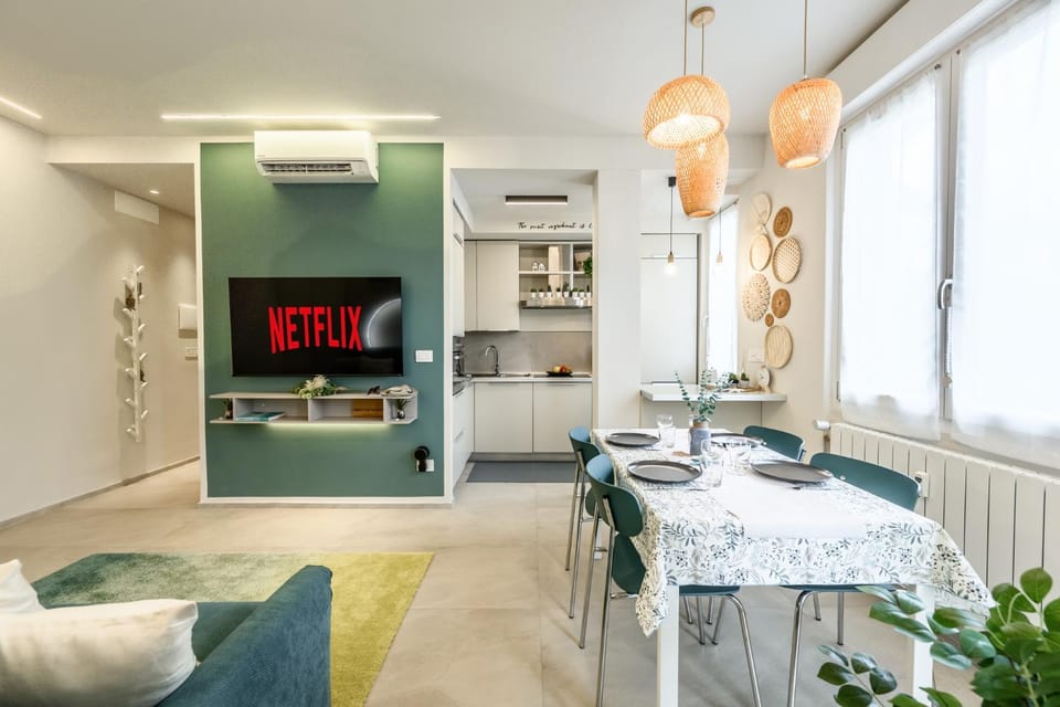 Kitchen or kitchenette, Living room, Seating area, Dining area, oven, stove, air conditioner