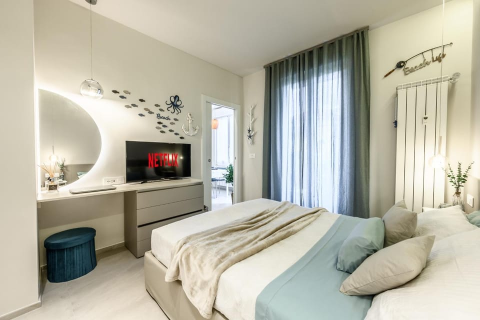 Bed, TV and multimedia, Photo of the whole room, Evening entertainment, Bedroom