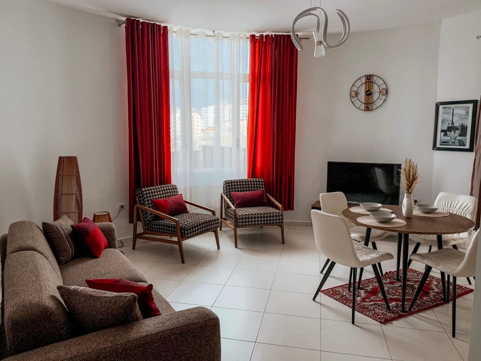 Communal lounge/ TV room, TV and multimedia, Living room, Seating area, Evening entertainment