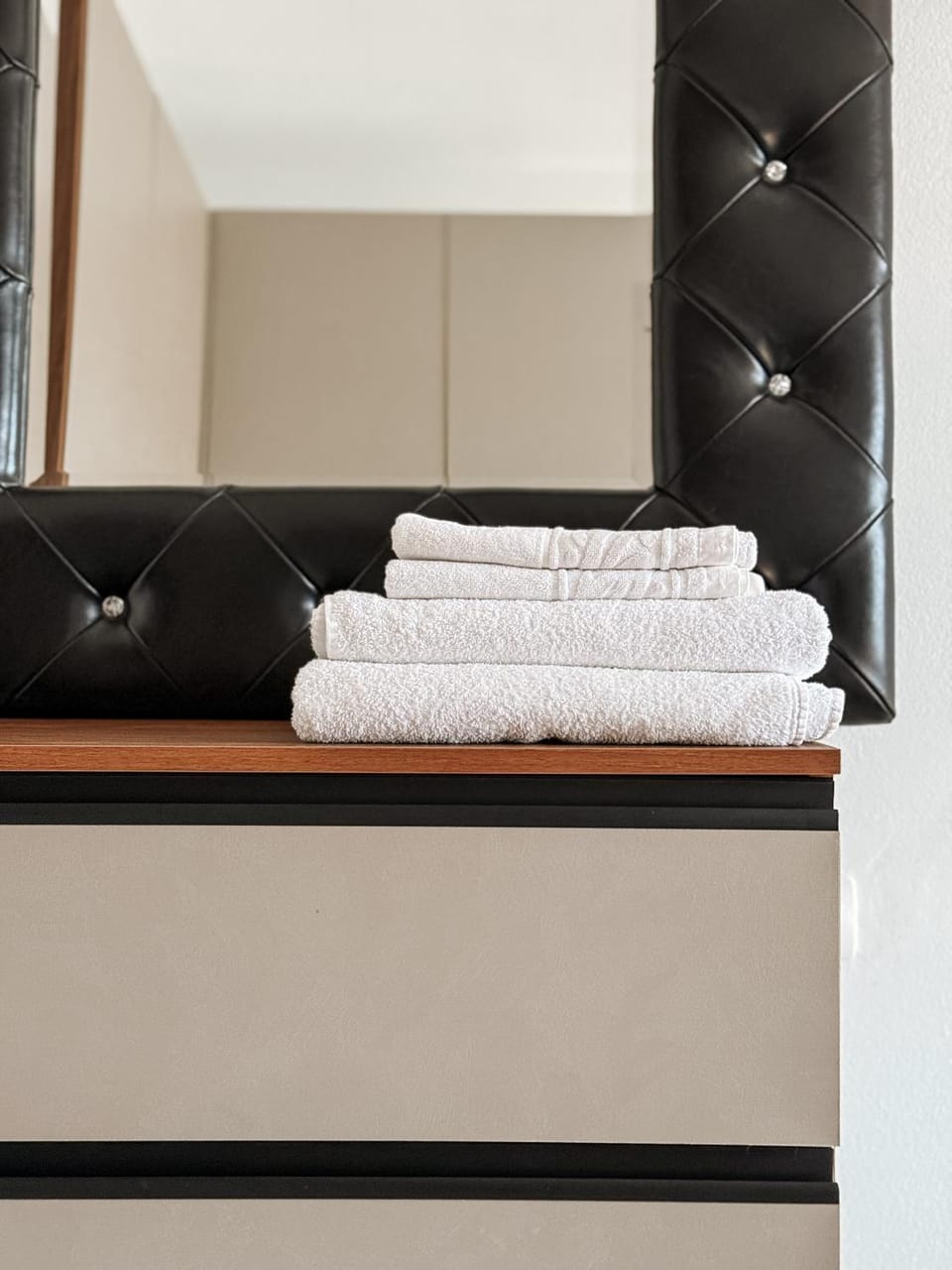 Bedroom, towels