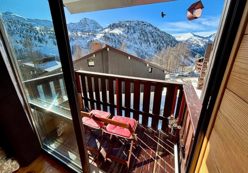 Patio, Mountain view