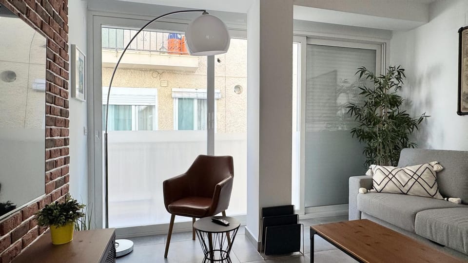 View (from property/room), Balcony/Terrace, Living room, Seating area