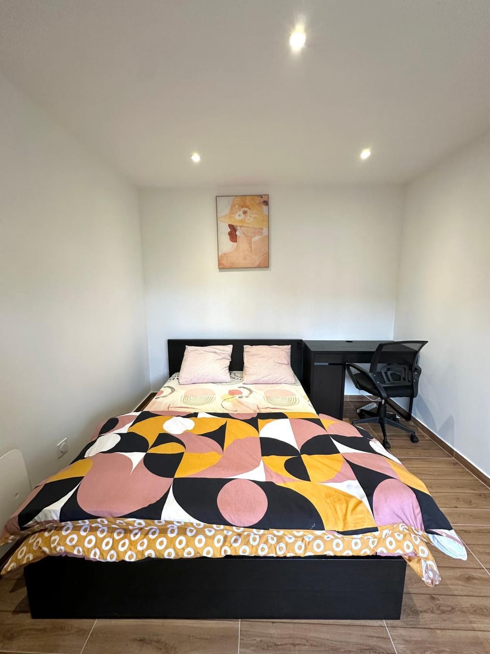 Bed, Photo of the whole room, Bedroom