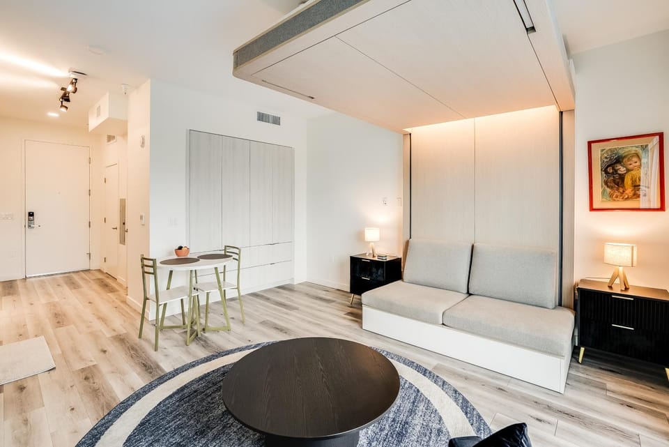 View of Hollywood Sign Studio, Free Parking Apartment in Hollywood