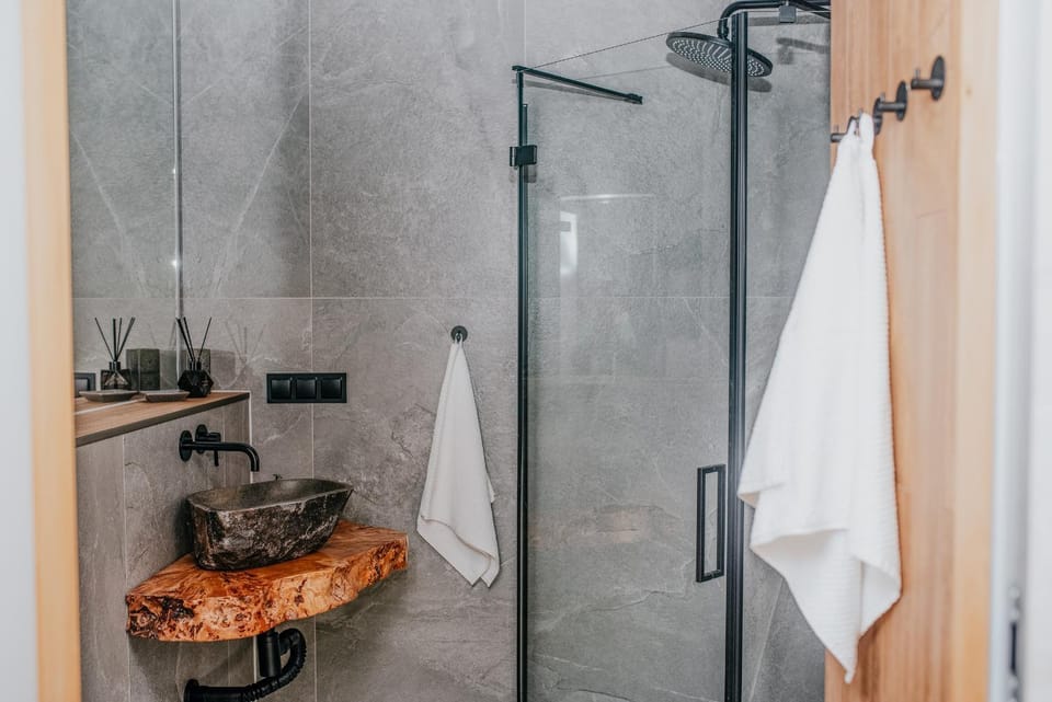 Shower, Bathroom, towels