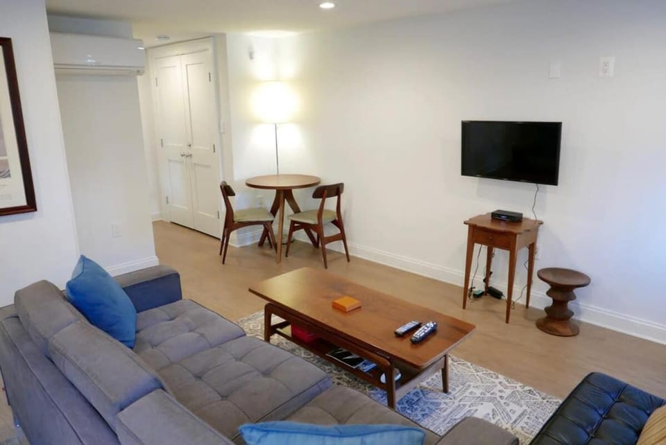 Historic ShawLeDroit Park Gem - 1 Bedroom on U St Apartment in District of Columbia