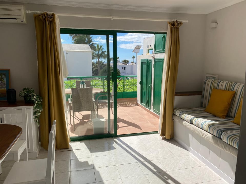 Balcony/Terrace, Seating area, air conditioner