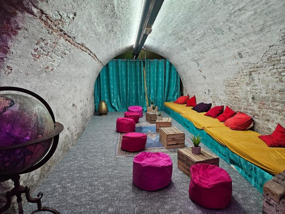 Living room, Seating area