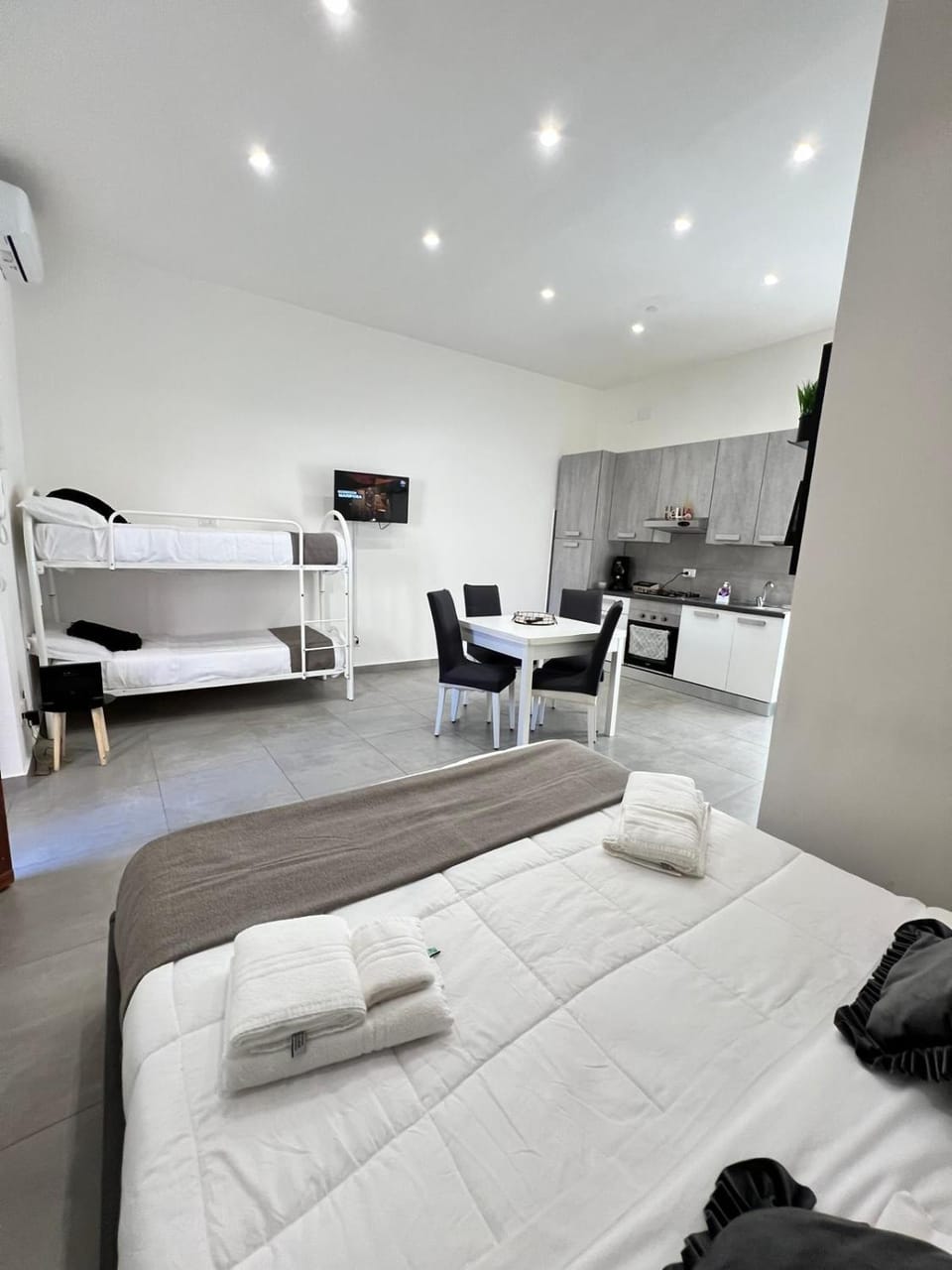 TV and multimedia, towels, air conditioner