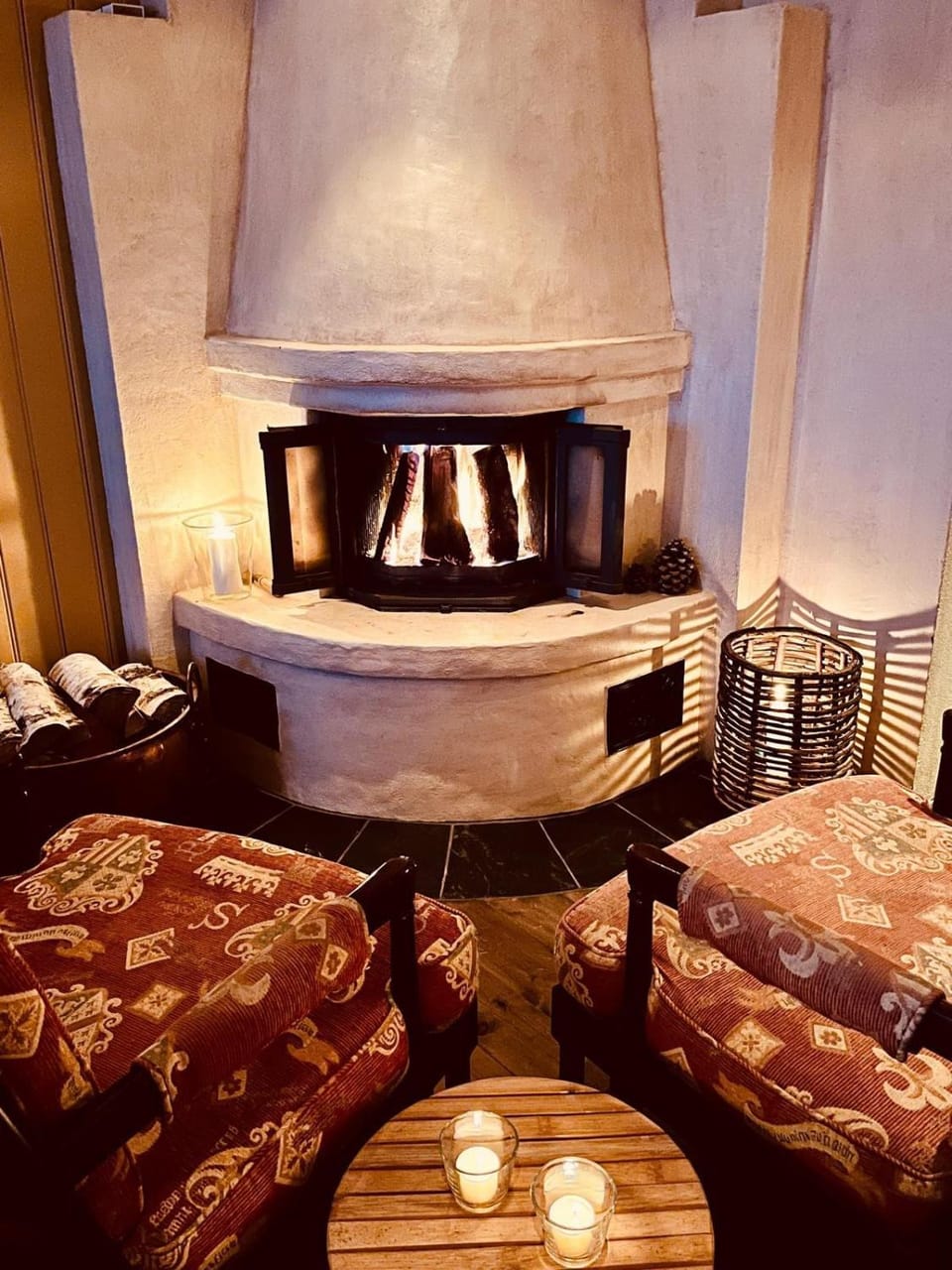 Living room, Dining area, fireplace