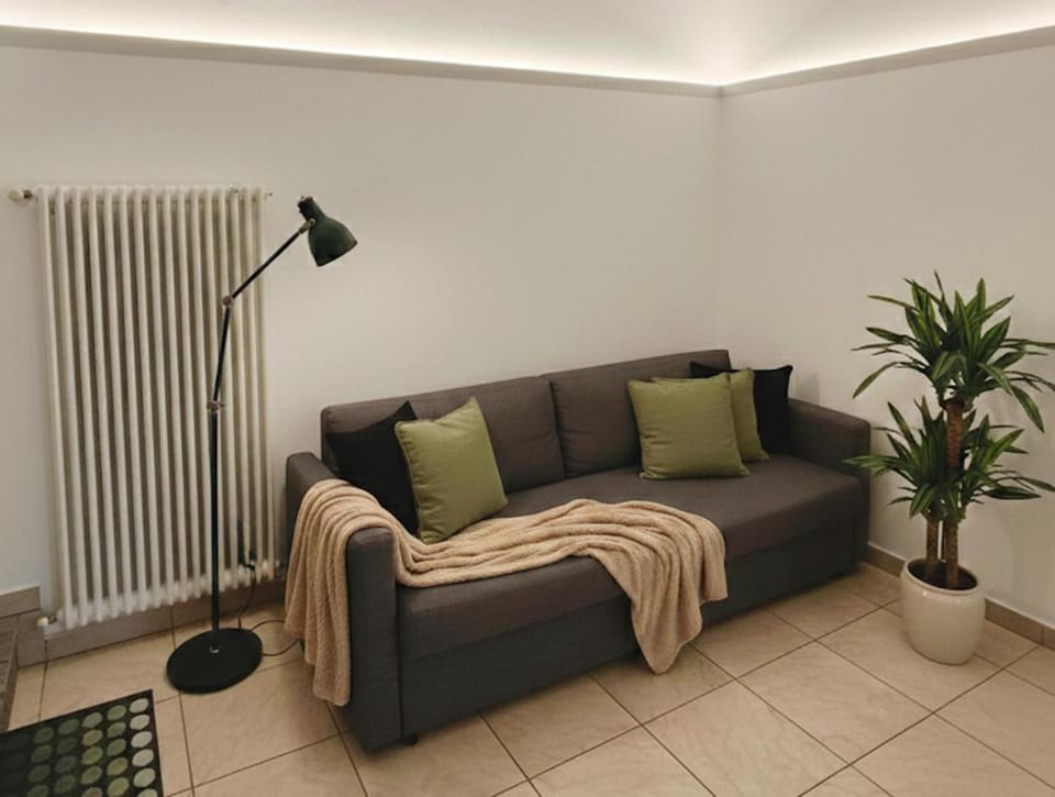 Living room, Seating area, internet