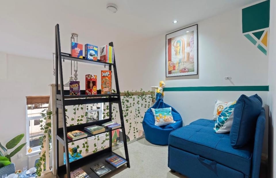 Cosy 1 BED w LOFT Sleeps 6 Close To Stations Apartment in London Borough of Islington