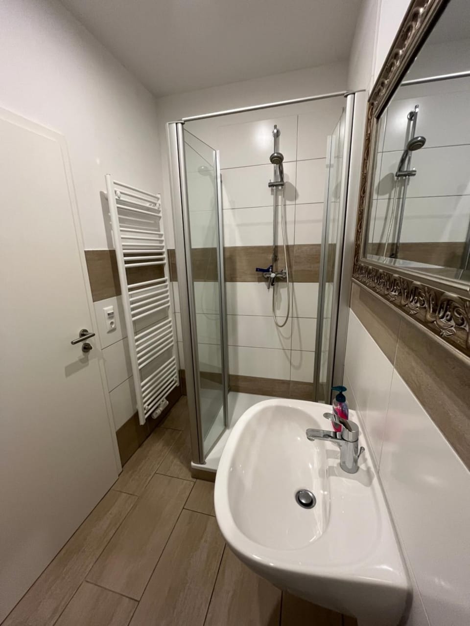 Shower, Bathroom, towels