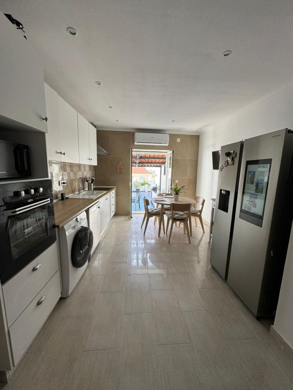 Kitchen or kitchenette, oven, stove, washing machine