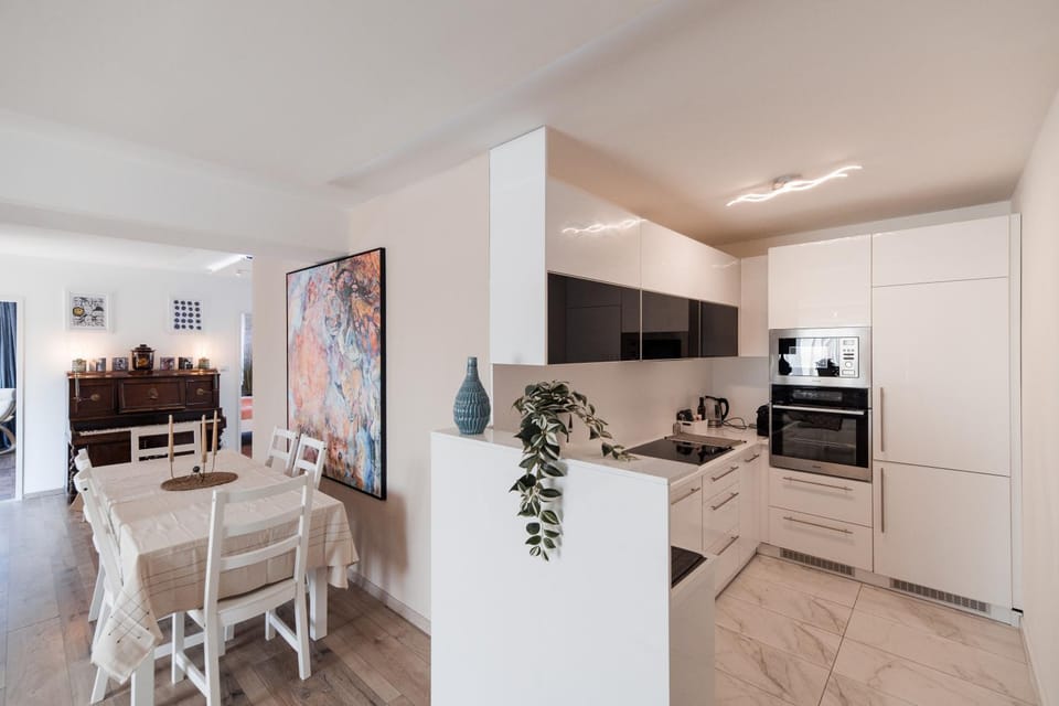 Kitchen or kitchenette, Dining area, dishwasher, oven, stove