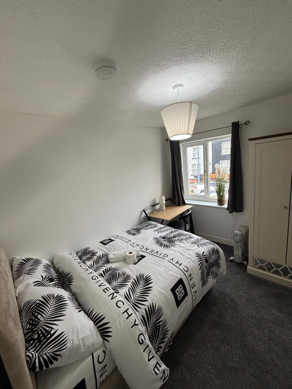 Cosy Charming room in big house Vacation rental in England