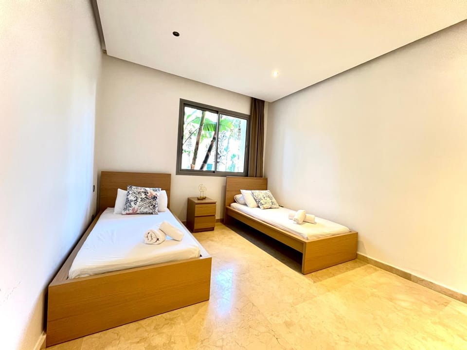 Photo of the whole room, Bedroom, towels